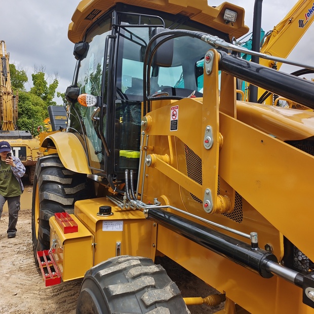 2024 Caterpillar 420F-44118576