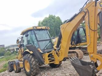 صورة ل لوادر حفارة 2024 كاتربيلر 426F