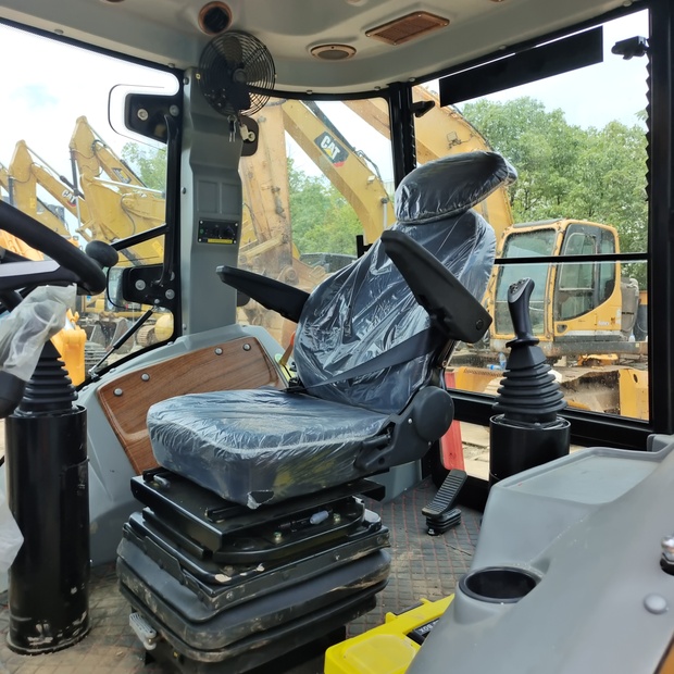 2024 Caterpillar 430F-44118609