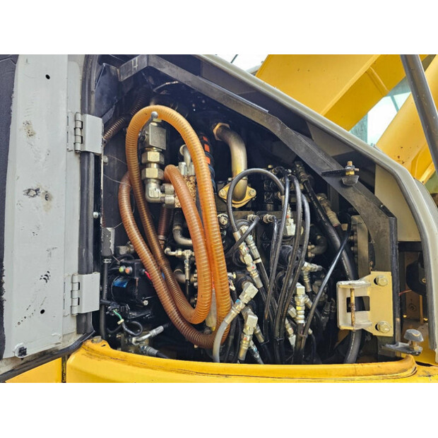 2012 نيو هولاند E235BSR-2-44118704