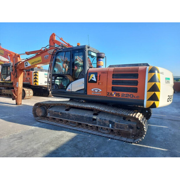 2021 هيتاشى ZX220LC-44118773
