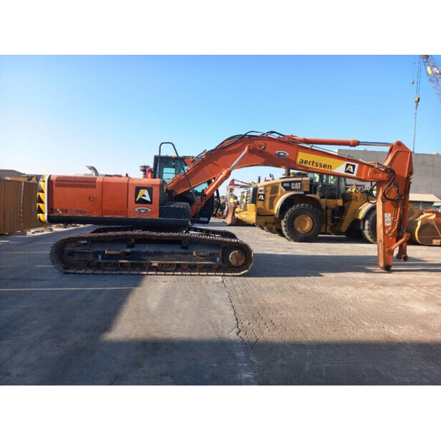 2021 هيتاشى ZX220LC-44118775