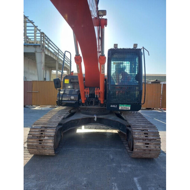 2021 هيتاشى ZX220LC-44118778