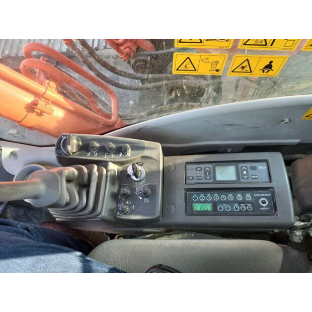 2021 هيتاشى ZX220LC-44118791