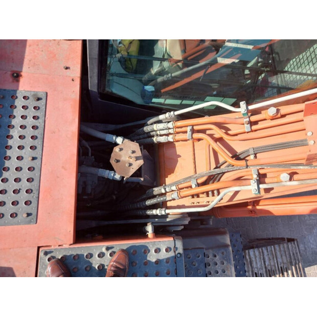 2021 هيتاشى ZX220LC-44118792