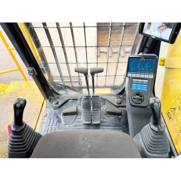 2015 كوماتسو PC700LC-8EO-44119151