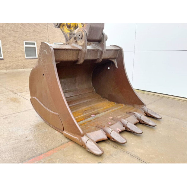 2015 كوماتسو PC700LC-8EO-44119155