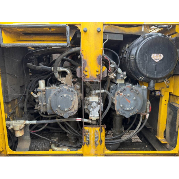 2015 كوماتسو PC700LC-8EO-44119159