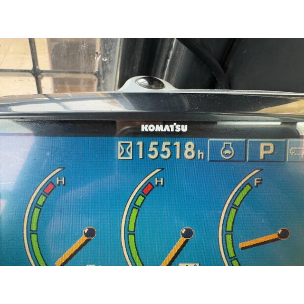 2015 كوماتسو PC700LC-8EO-44119165