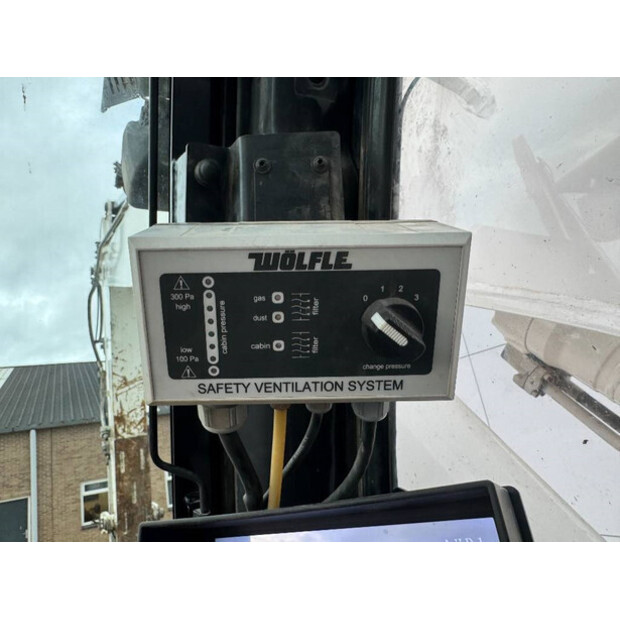 2016 ليبهير R946LC-44119297