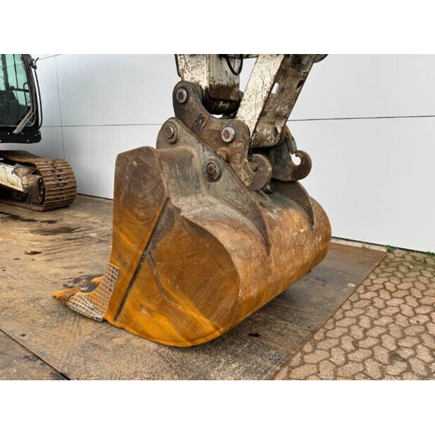 2016 ليبهير R946LC-44119307