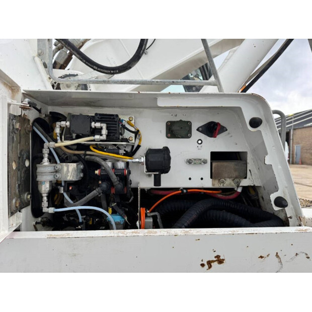 2016 ليبهير R946LC-44119318