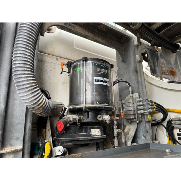 2016 ليبهير R946LC-44119321