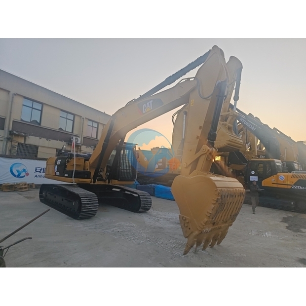 Caterpillar 330D2-44128471