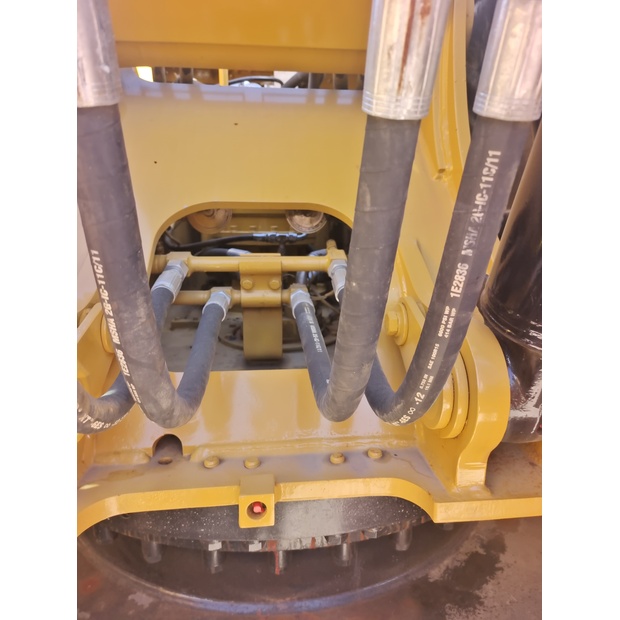 2023 Caterpillar 320-44136866