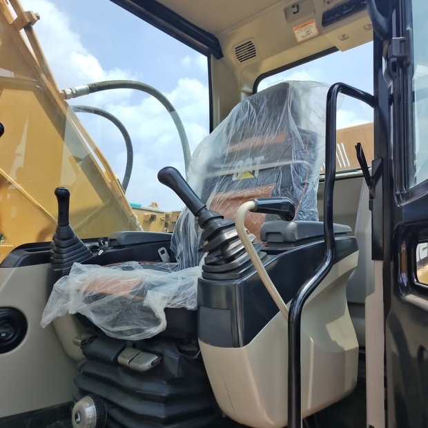 2023 Caterpillar 320CL-44137139