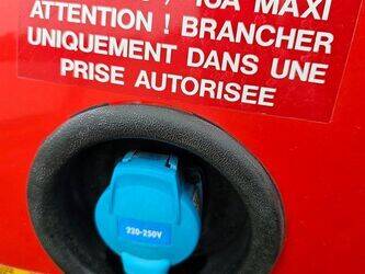 2011-renault-master-1391954-44137257