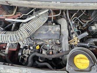 2011-renault-master-1391954-44137258