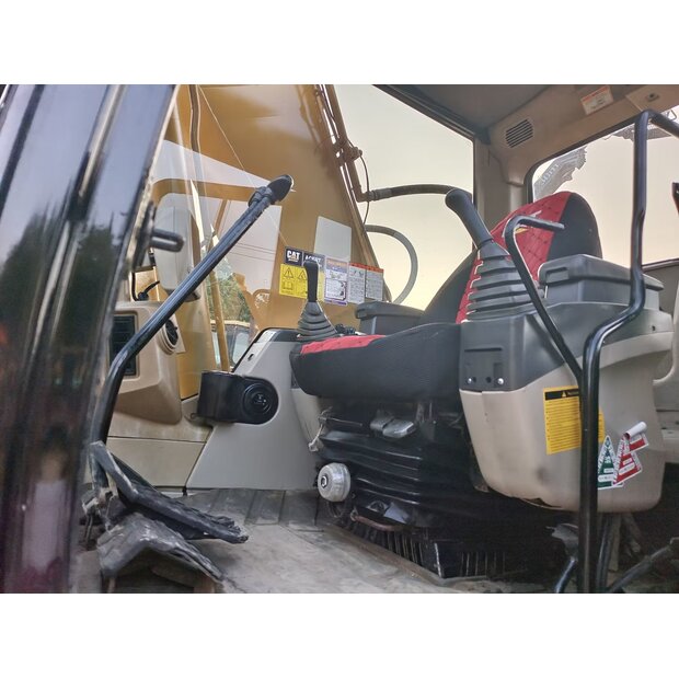 2023 Caterpillar 320C-44137279