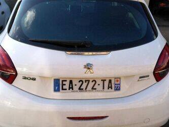 2016-peugeot-208-1391985-44137615