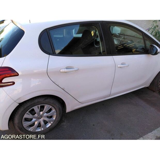 2016 بيجو 208-44137616