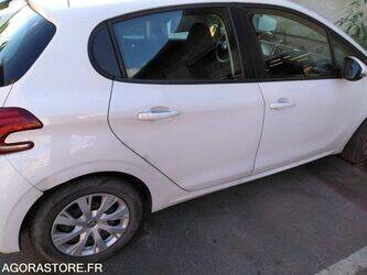 2016-peugeot-208-1391985-44137616