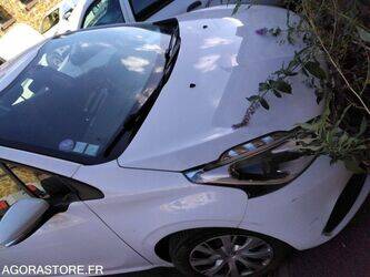 2016-peugeot-208-1391985-44137617