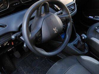 2016-peugeot-208-1391985-44137619