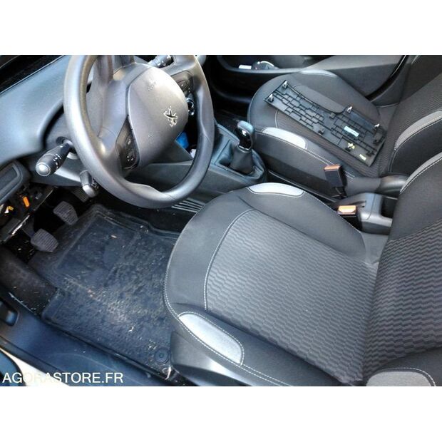 2016 بيجو 208-44137620