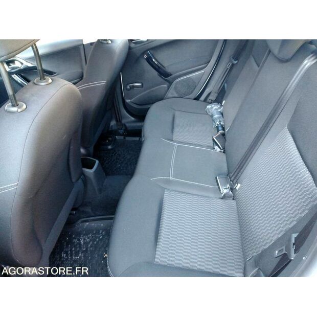 2016 بيجو 208-44137622