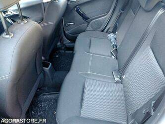 2016-peugeot-208-1391985-44137622