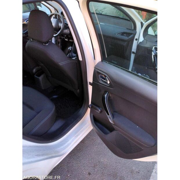 2016 بيجو 208-44137623