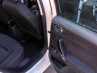 2016-peugeot-208-1391985-44137623