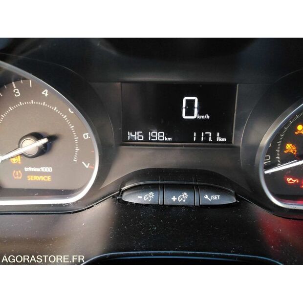 2016 بيجو 208-44137625