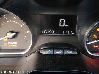 2016-peugeot-208-1391985-44137625