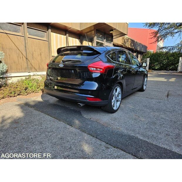 2015 فورد Focus-44138265