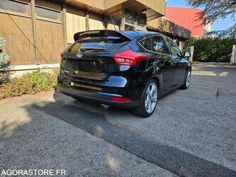 2015-ford-focus-1392030-44138265