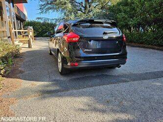 2015-ford-focus-1392030-44138266