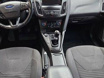 2015-ford-focus-1392030-44138267