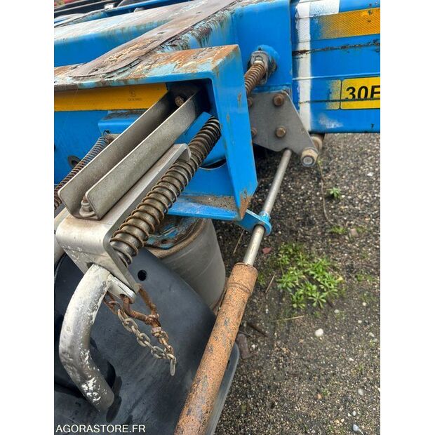 2015 ليسي تريلر-44138758