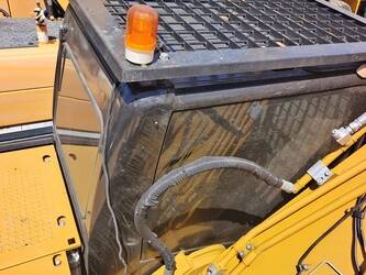 2023-caterpillar-324d2l-1392114-44139943