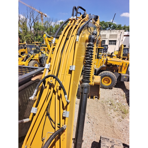 2023 Caterpillar 324D2L-44139944