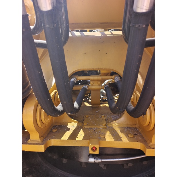 2023 Caterpillar 324D2L-44139945