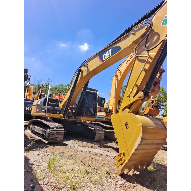 2023 Caterpillar 324D2L-44139948