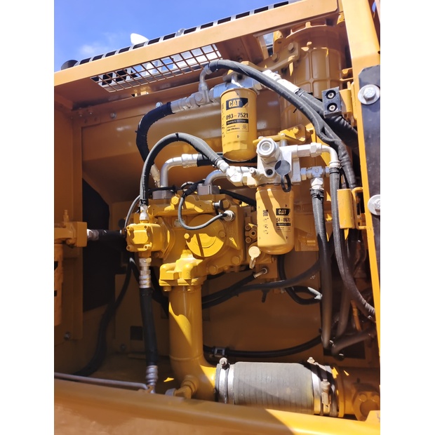 2023 Caterpillar 324D2L-44139949