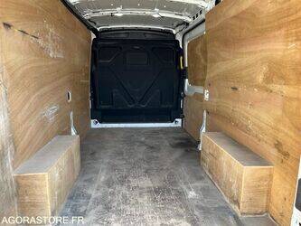 2020-ford-transit-1385501-44140002