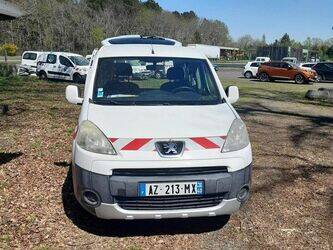 2010-peugeot-partner-1382406-44140055