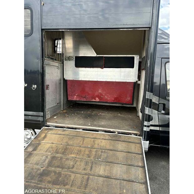 2004 فورد-44140177