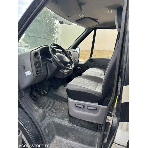 2004 فورد-44140179