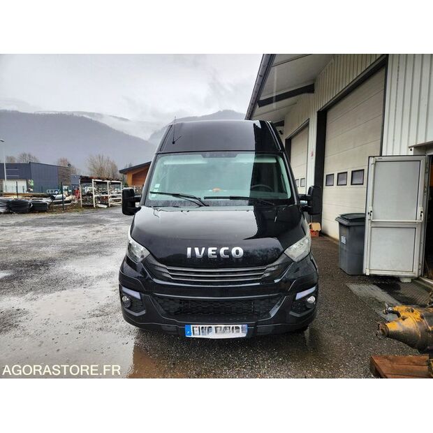 2017 Iveco 35C21-44140180